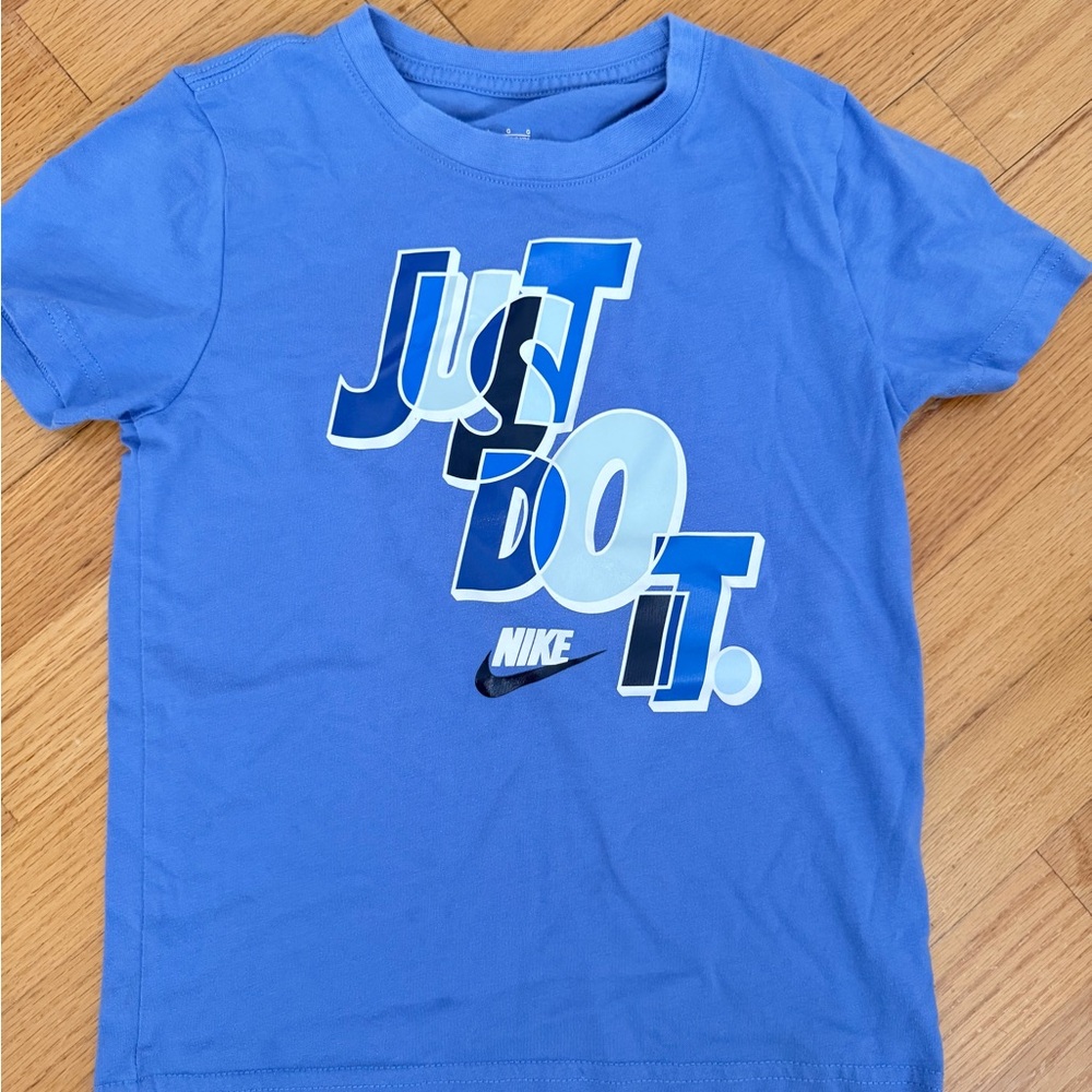 Nike tshirt 5/6Kids Sky Blue 'Just Do It' Tee